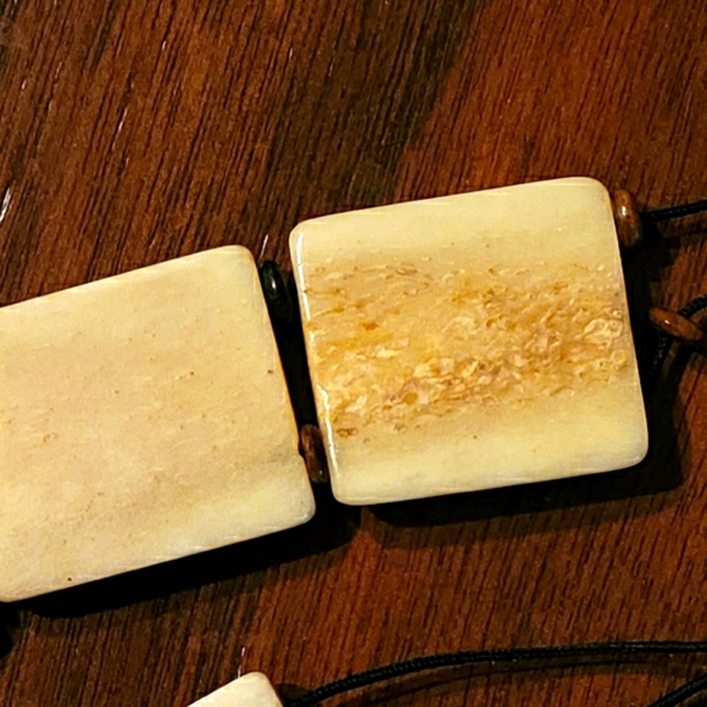 🔴 Carved Bone Bracelet - Picture 10 of 12